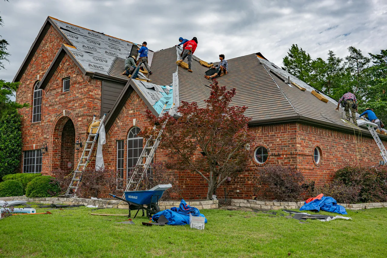 Full crew roof replacement — Houston TX